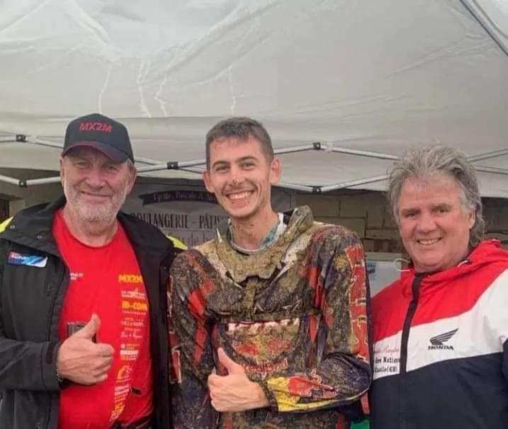 Poulangy 2022 Entrainement des motos anciennes (avec Lagaude Frédéric à gauche et Paintendre Patrick à droite)